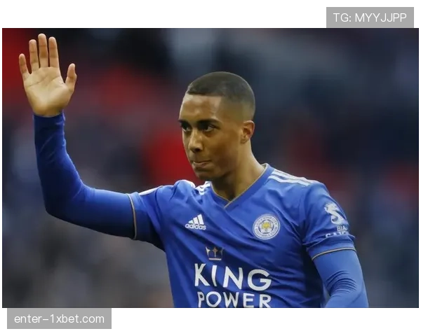 蒂勒曼斯长距离传球精准 胜任中场回撤组织角色