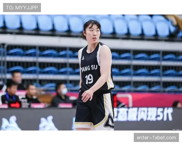 江苏女篮许晨妍内外线技术全面 成球队攻防核心 江苏女篮许晨妍内外线技术全面 成球队攻防核心